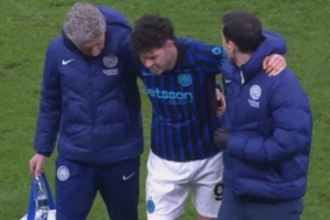 意天空：踢拉比奥特膝盖时受伤，，，，，巴斯托尼赛后一瘸一拐脱离圣西罗_24直播网