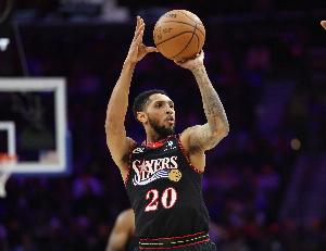 精准攻击！佩恩加长三分再中 7分钟时间三分4中4独得12分_24直播网