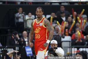 太强了！塔克11中8高效砍下33分3板9助2帽 罚球14中13_24直播网