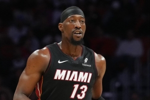 解说：媒体、球迷、队友都无比希望阿德巴约破纪录 那他就必需破_24直播网