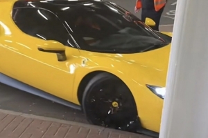 太阳报：托纳利价值30万镑的法拉利被安保职员停车时刮伤轮毂_24直播网