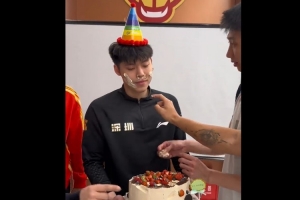 子峰子峰 永攀岑岭！容子峰生日快乐?_24直播网
