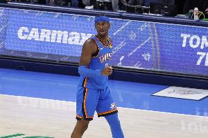 SGA破连场20+纪录！解说：明知不可为而为之 体育最大英雄主义_24直播网