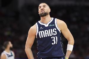 佛光照不出来了！克莱替补16分钟手感冰冷11投仅3中&三分5中0_24直播网