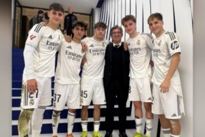 巴尔韦德晒皇马青训照片：谢谢青训营的孩子们，，，，，他们一直倾尽全力_24直播网