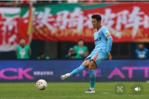 徐新社媒：走出恬静圈需要很大勇气与刻意，，，踢真正的足球才有未来_24直播网