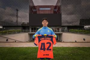 埃斯帕特：在诺坎普首发简直不可思议，，，我会起劲掌握每一次时机_24直播网