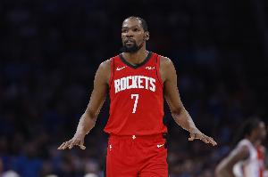 KD7失误！雷迪克：下半场防守很是好 乐成限制了KD持球并制造失误_24直播网