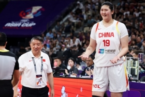 宫鲁鸣：张子宇是唯一无二的人才 对她的使用是为了提高她的能力_24直播网