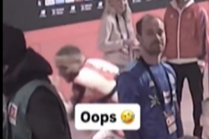 习惯难改！若纳坦·塔在本轮德甲半场时差点跑进勒沃库森易服室_24直播网