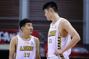 孙铭徽的脚伤还在康复当中 预计要通例赛末段才华伤愈_24直播网