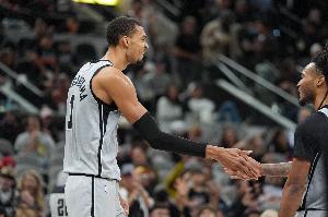 今天稳了！马刺本赛季第15次领先25+ 此前14胜0负_24直播网