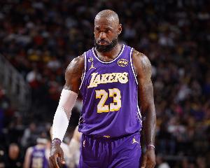 背靠背最有活力的是你？？？？？？詹姆斯上半场5中5砍下11分2板3助_24直播网