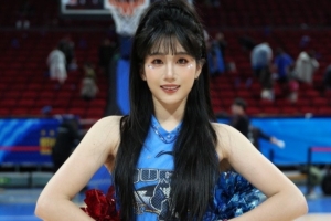 为主队助威！北京男篮啦啦队队长晒照：上上场的库存_24直播网