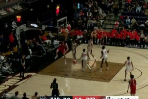 力劈西岳！杨瀚森低位拿球蓦然转身抹过敌手 垫步单臂暴扣砸进！_24直播网