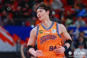 得分上双！王哲林半场7中4轻松拿到10分3篮板1抢断1盖帽_24直播网