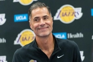 送走文森特&换来肯纳德 佩林卡在筹码匮乏的情形下完成了神之一手_24直播网