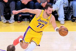 Skip：东契奇险些每个哨子都要哔哔两句 还老跟球迷或敌手起争执_24直播网