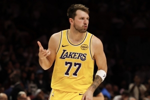 东契奇本赛季38次半场20+ 排名升至湖人队史第四&前三皆为科比_24直播网