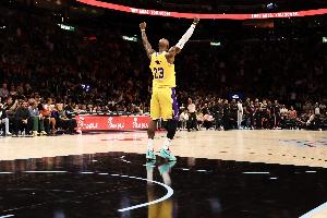 进场数历史第一！詹姆斯：感受挺棒的 这是坚持支付后的水到渠成_24直播网