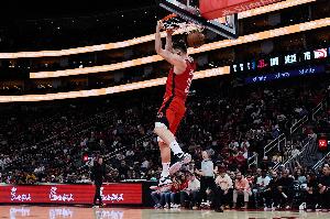 效率很高！申京全场13投9中 拿到19分12篮板3助攻_24直播网