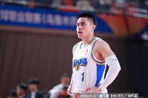 得分组织一把抓！陈盈骏半场8中4得9分3板7助 多次妙传喂饼周琦_24直播网