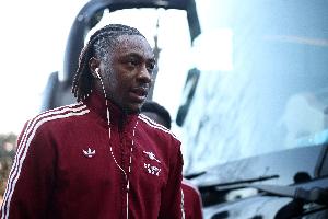 英媒：新闻人士透露埃泽只是小腿拉伤，，，，无需太过担心_24直播网