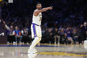 攻击10连胜！湖人客战活塞 斯玛特&八村&克莱伯出战成疑_24直播网