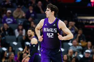 又一个法国长人！雷诺最近3场场均28分7.7板2.3助1帽 三分55.6%_24直播网