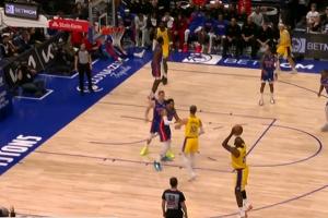 开和！詹姆斯空位三分+三分线起步上篮连得五分突破个人得分荒_24直播网