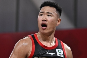 这不是外助？？？？贺希宁三节战罢12中10&三分5中4 轰24分率队继续领先_24直播网