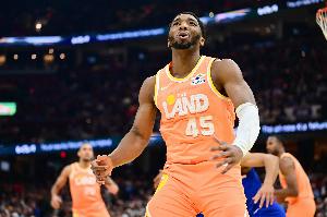 米切尔：对提升防守很有信心 我们这17人责无旁贷_24直播网