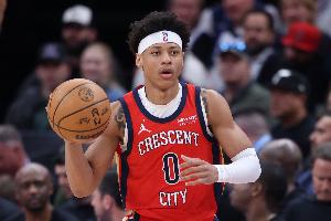 这场打出你的实力！7号秀费尔斯12中9&三分5中3高效砍21分3助2断_24直播网