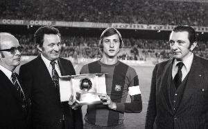 记者：皇马曾想签克鲁伊夫，，但既无法匹配要价也未能说服球员_24直播网