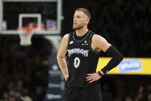 迪文岑佐：申京的扣篮似乎盖棺定论 暂停后我们仰面挺胸做出回应_24直播网