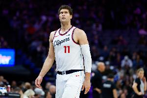 老当益壮！大洛半场出战14分钟 6中4&三分4中2拿到11分2板2帽_24直播网