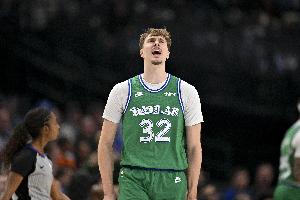 杀伤力十足！弗拉格上半场11中7&罚球6中6 砍下20分2抢断_24直播网