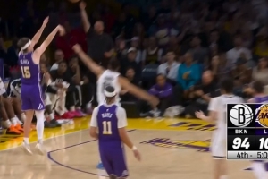 无限放肆！里夫斯追身三分再度掷中 助湖人领先9分打停篮网_24直播网