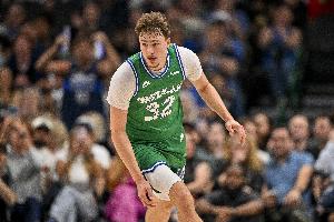 【菜鸟】弗拉格17中9砍24分4断 莱利22分5板5助2断 贝利15分7板_24直播网