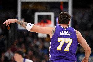 每分钟得0.99分！东契奇三月共出战560分钟 共砍下558分！_24直播网