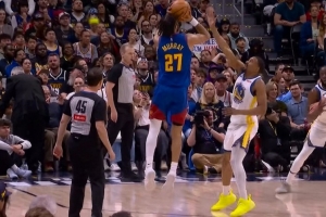 突然就开了！掘金下半场一上来连中4记三分球追分_24直播网