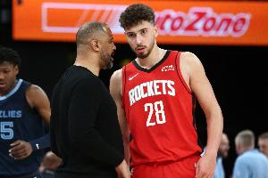 今日36+14+7！火媒：申京重返同盟前15的水平对火箭至关主要_24直播网