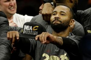 大学名记：肯塔基大学思量约请前NBA球员莫·威廉姆斯担当助教_24直播网