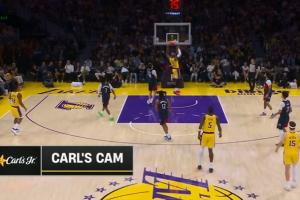 飞起来了！里夫斯超远长传 詹姆斯高高跃起空接再砸扣！_24直播网