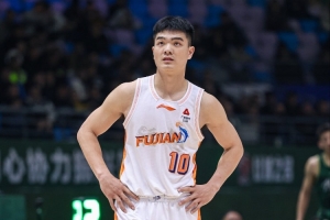 很难评。。。。±枰裂10中1仅拿3分并有6失误 但孝顺8板9助4断_24直播网