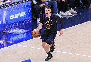 夯爆了！拉拉维亚半场攻防俱佳 4中4孝顺9分4板&正负值+14最高_24直播网