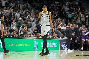 文班：球队气氛融洽状态起劲 各人都清晰各自定位打得很自若_24直播网