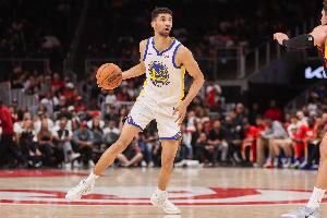 手腕受伤只能用左手罚球！莱昂斯：一直在训练左手 今天进了一个_24直播网