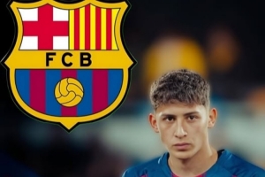 世体：19岁的乌拉圭后卫帕西菲科赢得认可，，，，，，巴萨妄想今夏买断他_24直播网