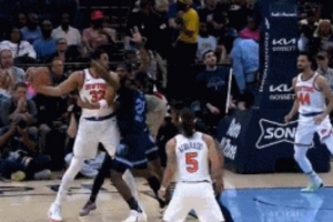 也能玩上手艺活！唐斯遭遇双人包夹 脑后妙传助攻沙梅特上篮掷中_24直播网